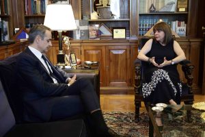 Μητσοτάκης σε Σακελλαροπούλου: Πρώτη προτεραιότητα η ακρίβεια