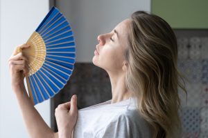 Πώς να κοιμηθείτε άνετα όταν έχει καύσωνα και δεν έχετε air condition