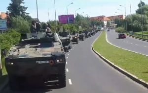 Πολωνικά στρατεύματα συγκεντρώνονται στα σύνορα με Λευκορωσία, vid