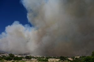 Νέα φωτιά ξέσπασε στον Ασπρόπυργο – Επιχειρεί και ελικόπτερο