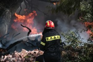 Σε επιφυλακή για τυχόν αναζωπυρώσεις στη Ροδόπη