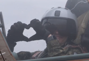 Καρδούλες αλά…Κωνσταντοπούλου από Ρώσο πιλότο Sukhoi, vid