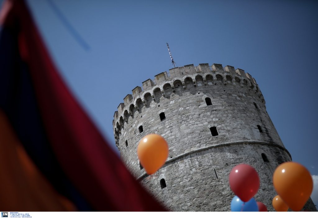 Θεσσαλονίκη: Εξιχνιάστηκε ληστεία σε βάρος γυναίκας στον Λευκό Πύργο – Της έκλεψαν πορτοφόλι και κάρτα