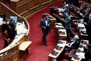 Εμφανίστηκε ο Τσίπρας στη βουλή: Άκουσε την ομιλία Φάμελλου