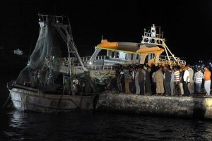 «Κόλαση» στην ιταλική Λαμπεντούζα. 5.000 αλλοδαποί στο hotspot με μέγιστη χωρητικότητα 400 θέσεις, vid
