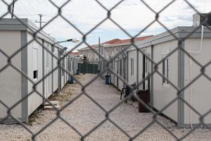 Φωτιές: Εκκενώνεται το κέντρο κράτησης μεταναστών στην Αμυγδαλέζα