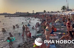 Δεν πέφτει καρφίτσα στα ρωσικά τουριστικά θέρετρα της Ρωσίας, vid