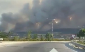 Φωτιά στην Τουρκία: Ξανάνοιξαν τα Δαρδανέλια – Χωριά και πανεπιστημιούπολη εκκενώθηκαν, vid