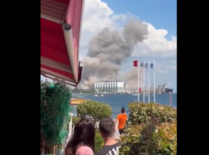 Περίεργη έκρηξη σε τουρκικό λιμάνι στη θάλασσα του Μαρμαρά κατά τη φόρτωση σιτηρών, vid