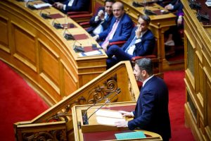 Μητσοτάκης κατά Ανδρουλάκη: Παρουσιάζεστε ως κακέκτυπο του ΠΑΣΟΚ του ’80 χωρίς το χάρισμα του Α. Παπανδρέου