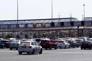 Θρίλερ με τη φωτιά σε βυτιοφόρο με 7,2 τόνους υγραερίου!! Κυκλοφοριακό κομφούζιο (video)
