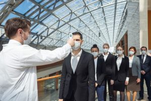 «Ετοιμάστε τις μάσκες σας»: Οι εμβολιολάγνοι επιστρέφουν με άγριες διαθέσεις, vid