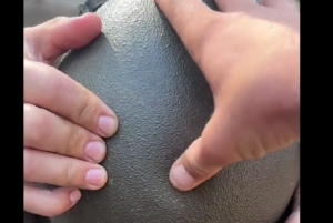 Απίστευτο ΒΙΝΤΕΟ! Αυτά τα κράνη δίνουν στους Ουκρανούς;;