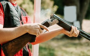 Πρόταση να απαγορευτεί το κυνήγι στη Ρωσία λόγω πολέμου: «Τρομάζουν οι κάτοικοι»