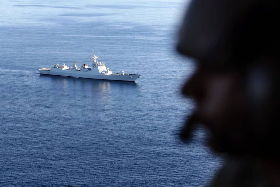 ΜΜΕ: Η Βρετανία στέλνει 8 πολεμικά πλοία σε αποστολές “από φόβο παγκόσμιας σύγκρουσης”