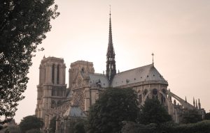 Την οργή των Γάλλων προκάλεσε σχέδιο για την Παναγία των Παρισίων – Τι θέλουν να κάνουν;