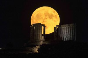To “Φεγγάρι του Θερισμού” όπως φάνηκε από τον Λυκαβηττό – Βίντεο