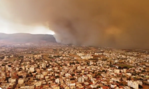 Το πλέον απόκοσμο ΒΙΝΤΕΟ από τις φωτιές στην Αθήνα