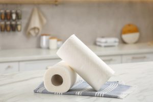 Τι μπορείτε να κάνετε με το χαρτί κουζίνας ή με μία χαρτοπετσέτα – 6 έξυπνες χρήσεις
