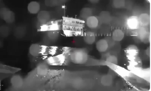 Η στιγμή που θαλάσσιο drone χτυπά ρωσικό δεξαμενόπλοιο, vid