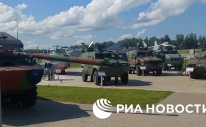 Ως…εκθέματα βγάζει δημόσια ο Πούτιν δυτικά λάφυρα πολέμου!! – vid