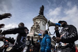 Αλλοδαποί αντιγράφουν τα…«οικοζόμπι»!! Νέο ΒΙΝΤΕΟ