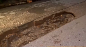 Υποχώρησε το οδόστρωμα λόγω…βροχής στην Αθήνα! – vid
