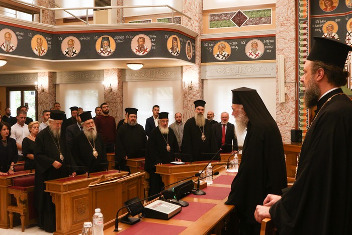Ιερά Σύνοδος για ταυτότητες: Παραθρησκευτική αφετηρία έχουν οι φράσεις περί “φακελώματος από τη Νέα Τάξη”