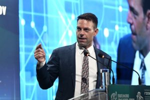«Βιώσιμη λύση για το Κυπριακό», λέει πως θέλει ο Κασσελάκης