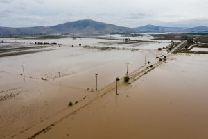“Ξεκινούν ένα προϊόν από τον κάμπο στo 1 ευρώ και φτάνει στην Αθήνα 5 ευρώ – Κάνουν χειρόγραφα τιμολόγια για να αλλάζουν την τιμή ” video