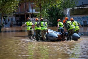 Θρίλερ με λέμβους γεμάτες διασωθέντες που ανετράπησαν στη Λάρισα!