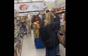 Βόλος: Viral BINTEO με τεράστιες ουρές σε σούπερ μάρκετ για νερό