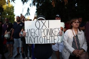 «Μυθολογία και σκοταδισμός οι αντιδράσεις»! Νέος παροξυσμός για τις ταυτότητες