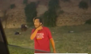 Αλλοδαπός απειλεί να κόψει τον λαιμό μάνας επειδή δεν τον άφησε να της πλύνει τα τζάμια  – Φρίκη και ΣΟΚ, vid
