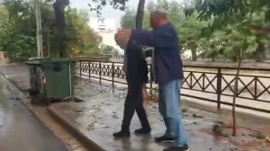 Μπέος: «Τι ήρθες εδώ να δεις; Αφήστε τις αγκαλιές και βοηθήστε τον κόσμο» – Νέα ΥΠΕΡΒΙΝΤΕΟ
