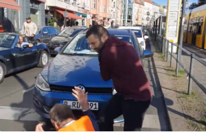 Χαστούκια πολιτών σε «οικο-ζόμπι»! Η υπομονή τελείωσε, vid