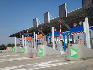 Ελβετός οδηγός πέρασε από διόδια 172 φορές χωρίς να πληρώσει! Κολλούσε πίσω από άλλα αυτοκίνητα – Κατηγορίες απάτης του απαγγέλθηκαν