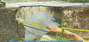 Έπεσε on camera δρόμος στον Βόλο!!! Σοκαριστική στιγμή
