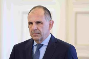 Γεραπετρίτης: Συνάντηση με τον ειδικό απεσταλμένο της ΕΕ για τον Περσικό Κόλπο