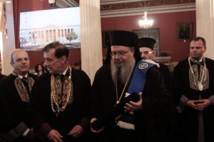 Λαρίσης Ιερώνυμος για νέες ταυτότητες: «Είναι θεολογικώς αδιάφορες! Δεν έχω πρόβλημα να την παραλάβω», vid