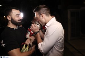 Η στιγμή που ο Κασσελάκης μπήκε ως πρόεδρος στα γραφεία του ΣΥΡΙΖΑ – Αυτοί τον υποδέχθηκαν – ΒΙΝΤΕΟ
