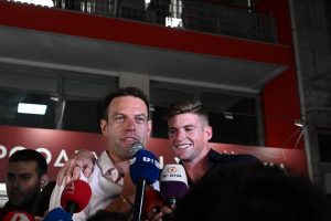 Κασσελάκης και Τάιλερ ξέχασαν τον σκύλο και έτρεξαν να τους τον φέρουν, vid