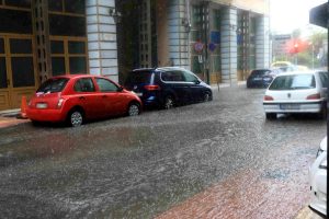 Αποκατάσταση κυκλοφορίας οχημάτων στην οδό Πειραιώς μετά την διακοπή λόγω συσσώρευσης υδάτων