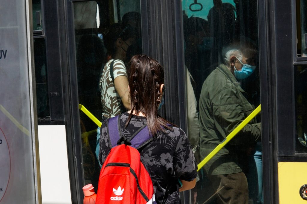 «Ζώον, πρέπει να βγω»! Χάος στα λεωφορεία: Οι οδηγοί κατεβάζουν κόσμο! Απίστευτο ΒΙΝΤΕΟ