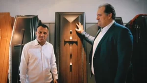 Διαγαλαξιακό ΕΠΟΣ: Υπόψηφιος πήγε σε γραφείο τελετών και γύρισε ΒΙΝΤΕΟ