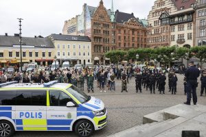 Σουηδία: Διαμαρτυρία κατά του δημόσιου ραδιοτηλεοπτικού φορέα για διαμόρφωση της κοινής γνώμης, vid