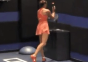 Έξαλλη η Σαμπαλένκα, έσπασε τη ρακέτα και την πέταξε στα σκουπίδια, vid