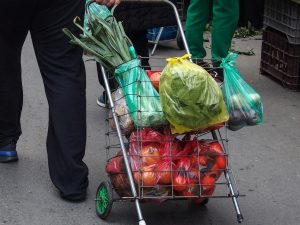 Θεσσαλονίκη: Κατασχέθηκαν σχεδόν 21.000 προϊόντα παρεμπορίου σε λαϊκές αγορές