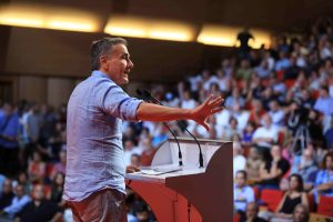 Τσακαλώτος: Μπορώ να εγγυηθώ ότι εμείς θα είμαστε εκεί κάθε φορά, σε κάθε περίσταση, να δίνουμε τον αγώνα για τους πολλούς