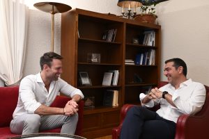 «Ό,τι αρχίζει με οργή, τελειώνει με ντροπή»: Στα «δύο» ο ΣΥΡΙΖΑ λόγω Κασσελάκη, vid
